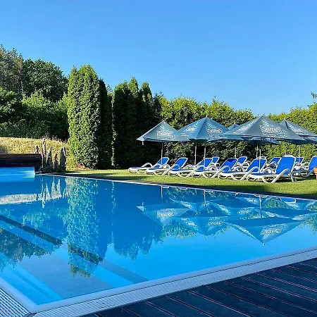 & Sommerfeld - Adults Only 4*